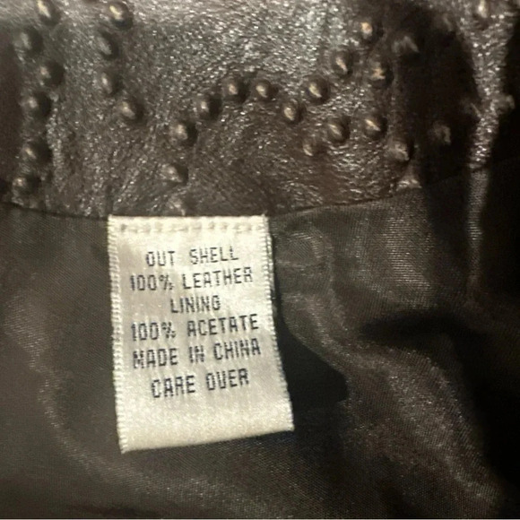 Women’s vintage brown Vakko leather jacket with perforated detailing. - Picture 6 of 12